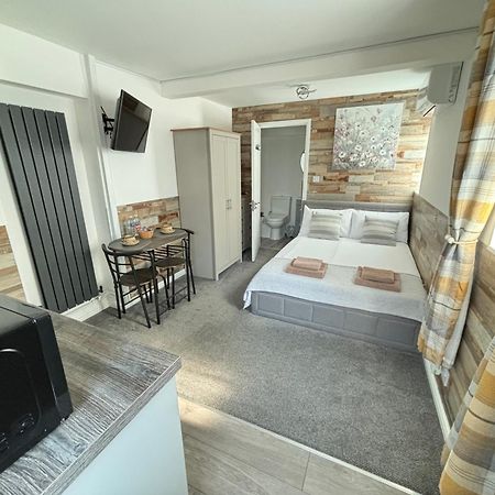 Hotel Cristina Modern Horley Exterior foto
